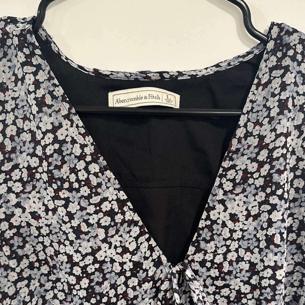 Abercrombie & Fitch Black and White Floral Bodysuit - Picture 2 of 4